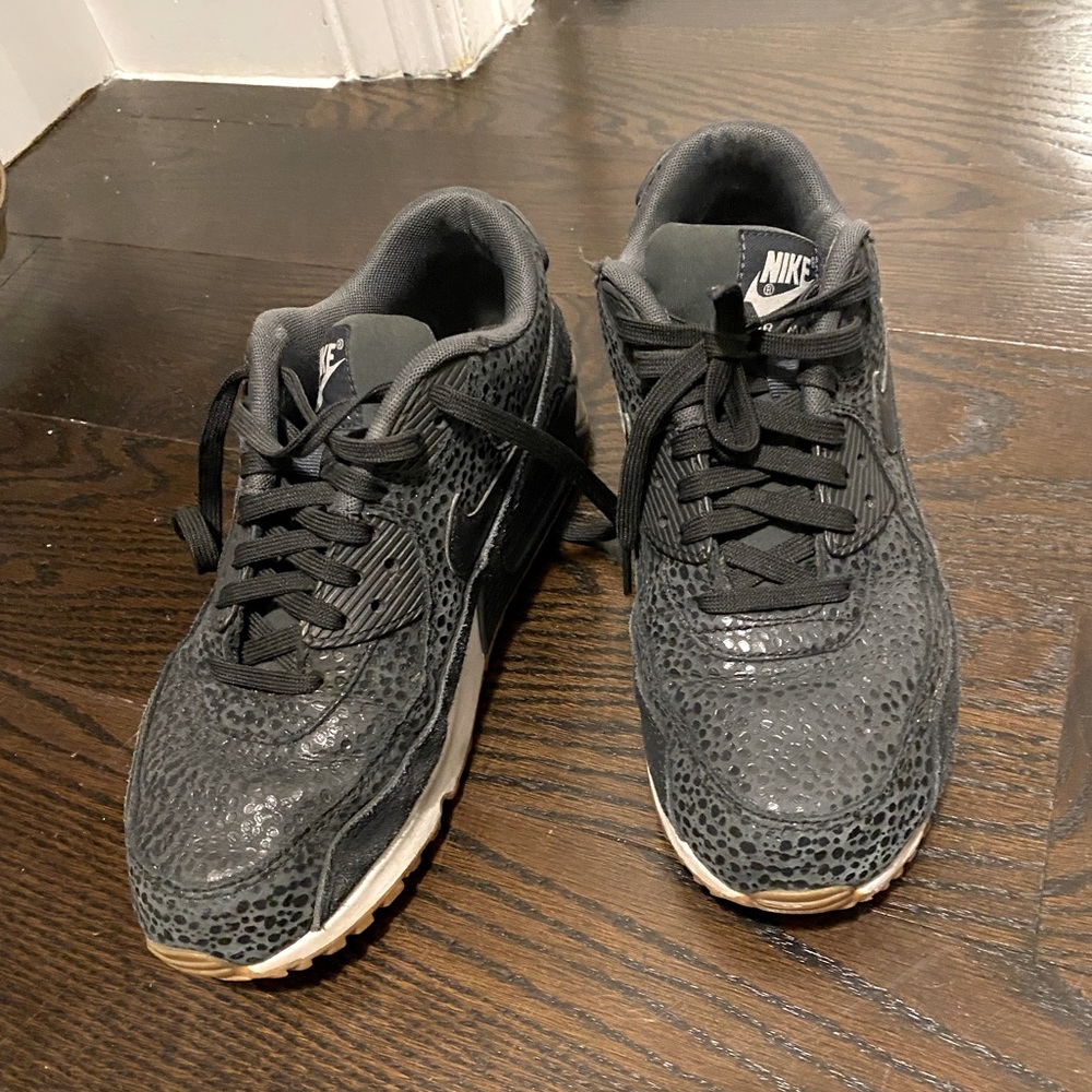 Nike air sneakers black size 9